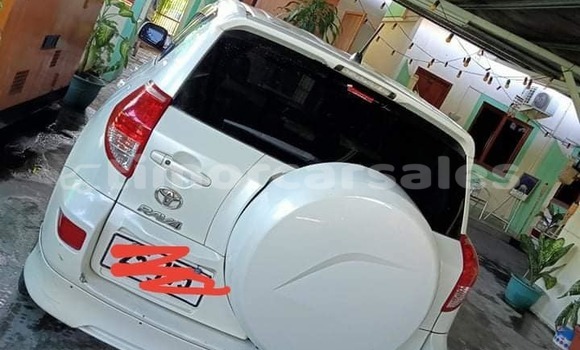 Buy Used Toyota RAV4 White Car in Dili in Dili Buy Used Toyota RAV4 White Car in Dili in Dili