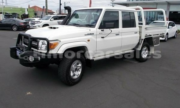 Buy Used Toyota Land Cruiser White Car in Dili in Dili Buy Used Toyota Land Cruiser White Car in Dili in Dili