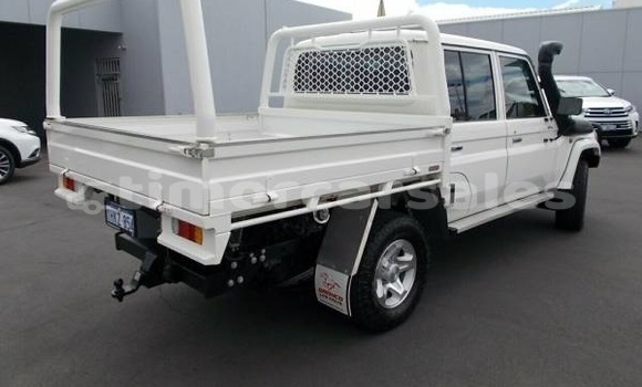 Buy Used Toyota Land Cruiser White Car in Dili in Dili Buy Used Toyota Land Cruiser White Car in Dili in Dili