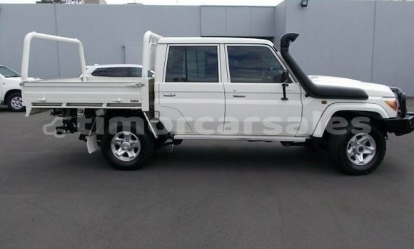 Buy Used Toyota Land Cruiser White Car in Dili in Dili Buy Used Toyota Land Cruiser White Car in Dili in Dili