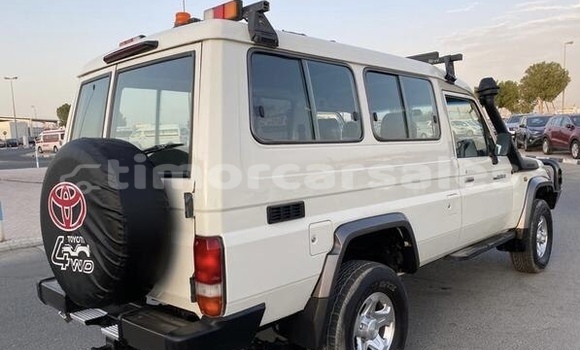 Buy Used Toyota Land Cruiser White Car in Dili in Dili Buy Used Toyota Land Cruiser White Car in Dili in Dili