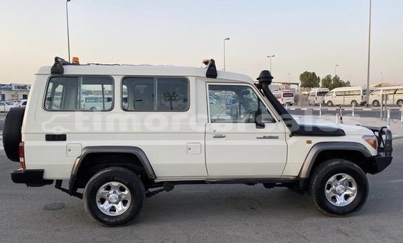 Buy Used Toyota Land Cruiser White Car in Dili in Dili Buy Used Toyota Land Cruiser White Car in Dili in Dili