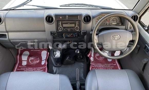 Buy Used Toyota Land Cruiser White Car in Dili in Dili Buy Used Toyota Land Cruiser White Car in Dili in Dili