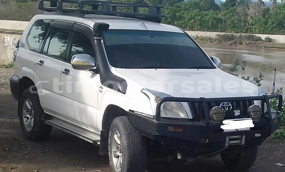 Buy Used Toyota Land Cruiser Prado White Car in Dili in Dili Buy Used Toyota Land Cruiser Prado White Car in Dili in Dili