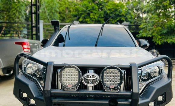 Buy Used Toyota Land Cruiser Prado White Car in Dili in Dili Buy Used Toyota Land Cruiser Prado White Car in Dili in Dili
