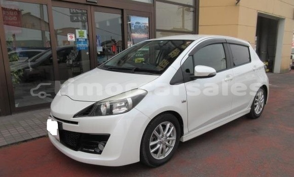 Buy Used Toyota Vitz White Car in Alas in Manufahi Buy Used Toyota Vitz White Car in Alas in Manufahi