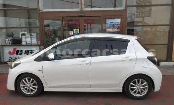 Buy Used Toyota Vitz White Car in Alas in Manufahi Buy Used Toyota Vitz White Car in Alas in Manufahi
