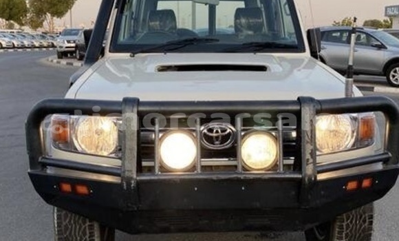 Buy Used Toyota Land Cruiser White Car in Dili in Dili Buy Used Toyota Land Cruiser White Car in Dili in Dili