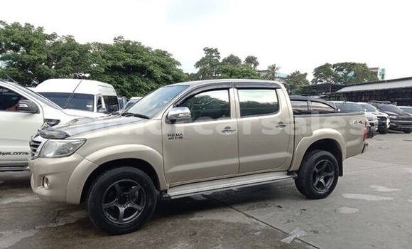 Buy Used Toyota Hilux Beige Car in Los Palos in Lautem Buy Used Toyota Hilux Beige Car in Los Palos in Lautem