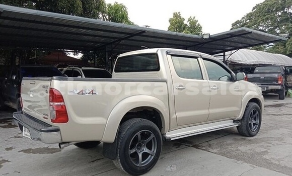 Buy Used Toyota Hilux Beige Car in Los Palos in Lautem Buy Used Toyota Hilux Beige Car in Los Palos in Lautem
