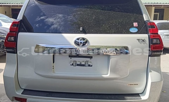 Buy Used Toyota Highlander White Car in Dili in Dili Buy Used Toyota Highlander White Car in Dili in Dili