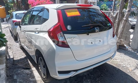 Buy Used Honda Fit White Car in Dili in Dili Buy Used Honda Fit White Car in Dili in Dili