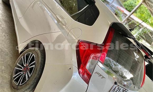 Buy Used Honda Fit White Car in Dili in Dili Buy Used Honda Fit White Car in Dili in Dili