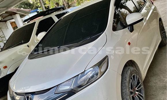 Buy Used Honda Fit White Car in Dili in Dili Buy Used Honda Fit White Car in Dili in Dili
