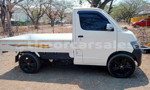 Buy Used Daihatsu Boon Luminas White Car in Dili in Dili Buy Used Daihatsu Boon Luminas White Car in Dili in Dili