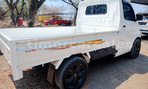 Buy Used Daihatsu Boon Luminas White Car in Dili in Dili Buy Used Daihatsu Boon Luminas White Car in Dili in Dili