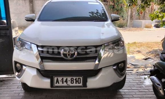 Buy Used Toyota Fortuner White Car in Dili in Dili Buy Used Toyota Fortuner White Car in Dili in Dili