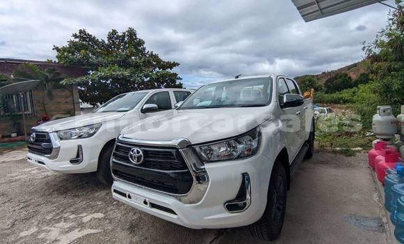 Buy Used Toyota Hilux White Car in Dili in Dili