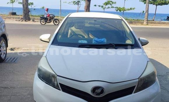 Buy Used Toyota Vitz White Car in Auba in Bobonaro