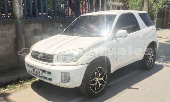 Buy Used Toyota RAV4 White Car in Dili in Dili Buy Used Toyota RAV4 White Car in Dili in Dili