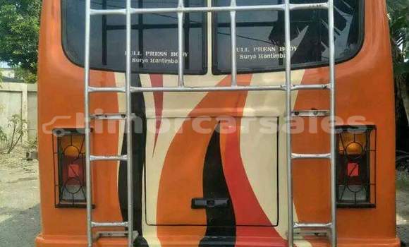 Buy Used Toyota HiAce Other Truck in Dili in Dili Buy Used Toyota HiAce Other Truck in Dili in Dili