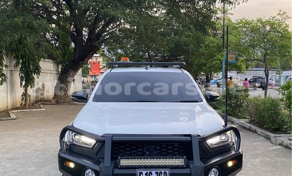 Buy Used Toyota Hilux White Car in Aituto in Ainaro Buy Used Toyota Hilux White Car in Aituto in Ainaro
