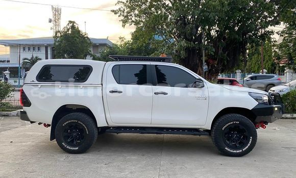 Buy Used Toyota Hilux White Car in Aituto in Ainaro Buy Used Toyota Hilux White Car in Aituto in Ainaro