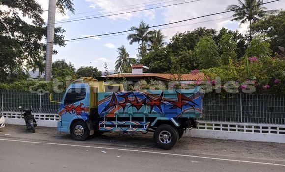 Buy Used Hyundai H200 Blue Truck in Dili in Dili Buy Used Hyundai H200 Blue Truck in Dili in Dili