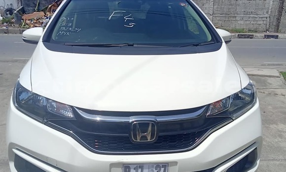 Buy Used Honda Fit White Car in Atabae in Bobonaro Buy Used Honda Fit White Car in Atabae in Bobonaro