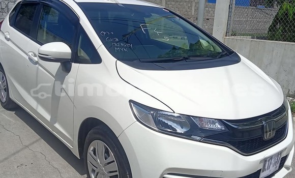 Buy Used Honda Fit White Car in Atabae in Bobonaro Buy Used Honda Fit White Car in Atabae in Bobonaro