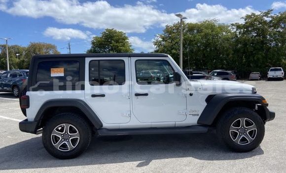 Buy Used Jeep Wrangler White Car in Atabae in Bobonaro