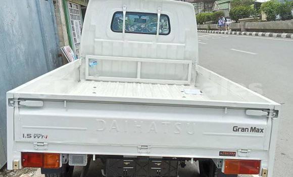 Buy Used Daihatsu Grandmax White Car in Atabae in Bobonaro Buy Used Daihatsu Grandmax White Car in Atabae in Bobonaro