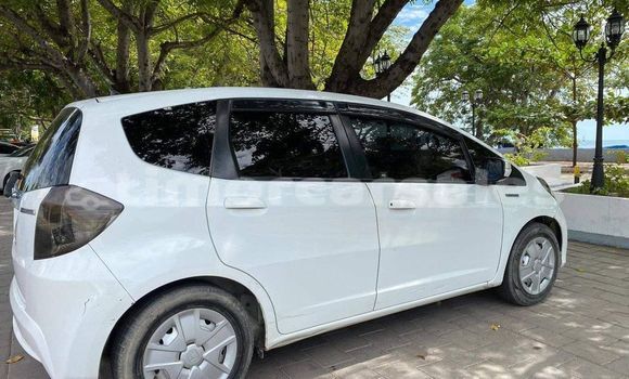 Buy Used Honda Fit White Car in Auba in Bobonaro Buy Used Honda Fit White Car in Auba in Bobonaro