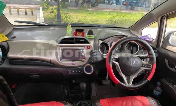 Buy Used Honda Fit White Car in Auba in Bobonaro Buy Used Honda Fit White Car in Auba in Bobonaro