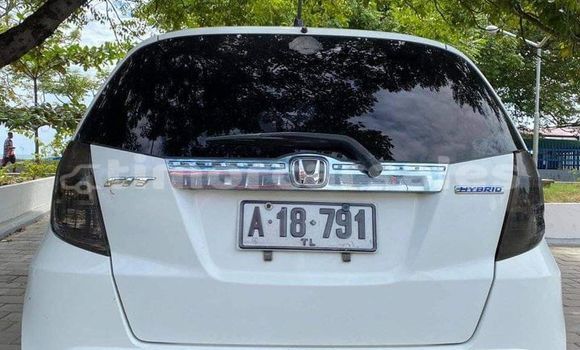 Buy Used Honda Fit White Car in Auba in Bobonaro Buy Used Honda Fit White Car in Auba in Bobonaro