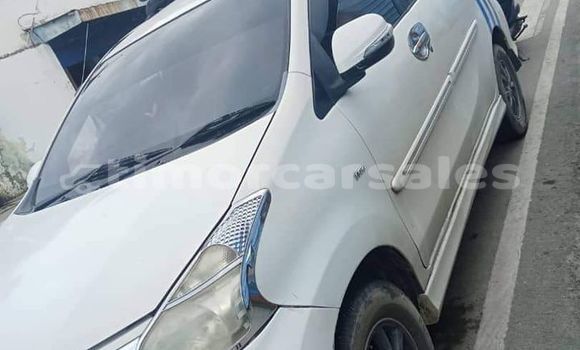 Buy Used Nissan Navara White Car in Atabae in Bobonaro Buy Used Nissan Navara White Car in Atabae in Bobonaro