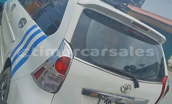 Buy Used Nissan Navara White Car in Atabae in Bobonaro Buy Used Nissan Navara White Car in Atabae in Bobonaro