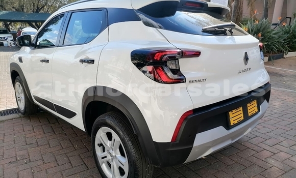 Buy Used Renault KWID White Car in Dili in Dili Buy Used Renault KWID White Car in Dili in Dili