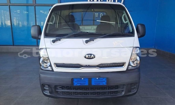 Buy Used Kia K7 White Car in Dili in Dili Buy Used Kia K7 White Car in Dili in Dili