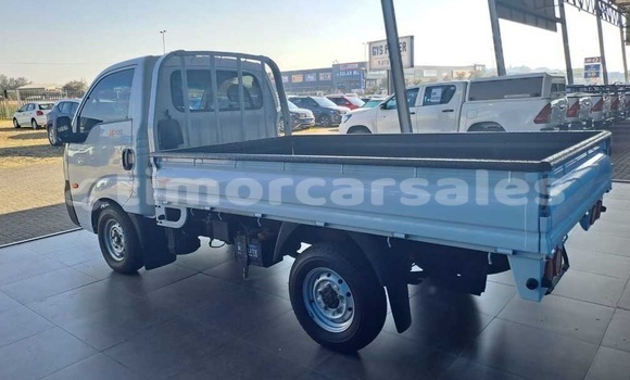 Buy Used Kia K7 White Car in Dili in Dili Buy Used Kia K7 White Car in Dili in Dili