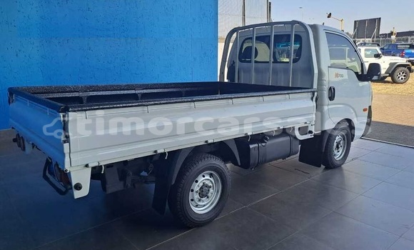 Buy Used Kia K7 White Car in Dili in Dili Buy Used Kia K7 White Car in Dili in Dili