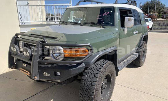 Buy Used Toyota FJ Cruiser Brown Car in Dili in Dili Buy Used Toyota FJ Cruiser Brown Car in Dili in Dili