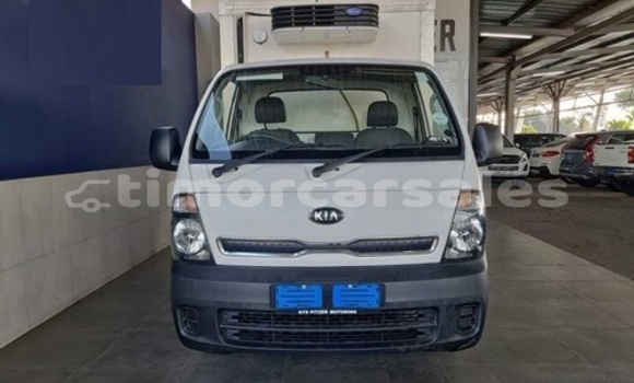 Buy Used Kia K7 White Car in Dili in Dili Buy Used Kia K7 White Car in Dili in Dili