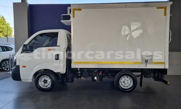 Buy Used Kia K7 White Car in Dili in Dili Buy Used Kia K7 White Car in Dili in Dili