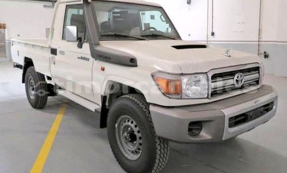 Buy Used Toyota Land Cruiser White Car in Dili in Dili
