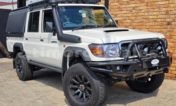 Buy Used Toyota Land Cruiser White Car in Dili in Dili Buy Used Toyota Land Cruiser White Car in Dili in Dili