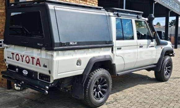 Buy Used Toyota Land Cruiser White Car in Dili in Dili Buy Used Toyota Land Cruiser White Car in Dili in Dili