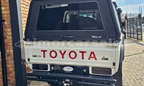 Buy Used Toyota Land Cruiser White Car in Dili in Dili Buy Used Toyota Land Cruiser White Car in Dili in Dili
