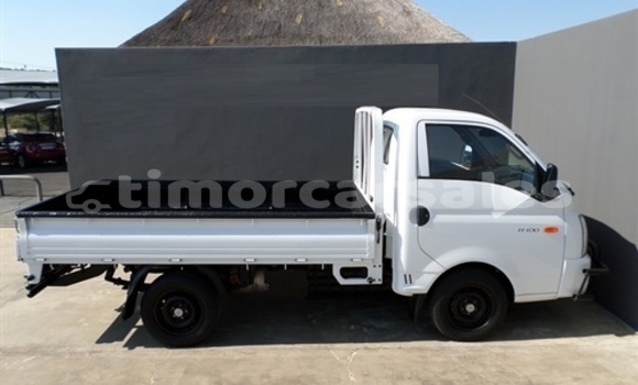 Buy Used Hyundai H200 White Car in Dili in Dili Buy Used Hyundai H200 White Car in Dili in Dili