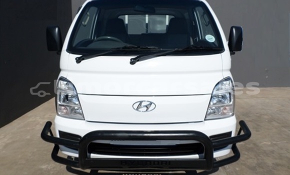 Buy Used Hyundai H200 White Car in Dili in Dili Buy Used Hyundai H200 White Car in Dili in Dili